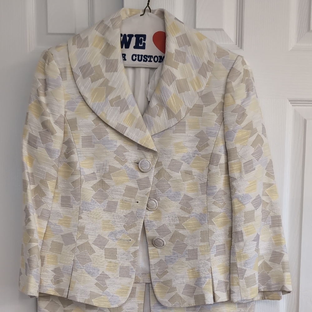Tahari Chic Abstract Blazer and skirt